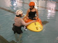 Kayak interculturel en piscine du 9 mai